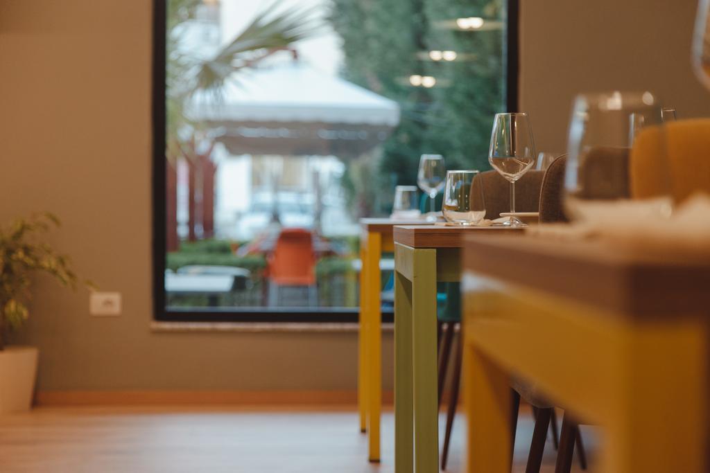 Kadrisa Hotel Durres Bagian luar foto